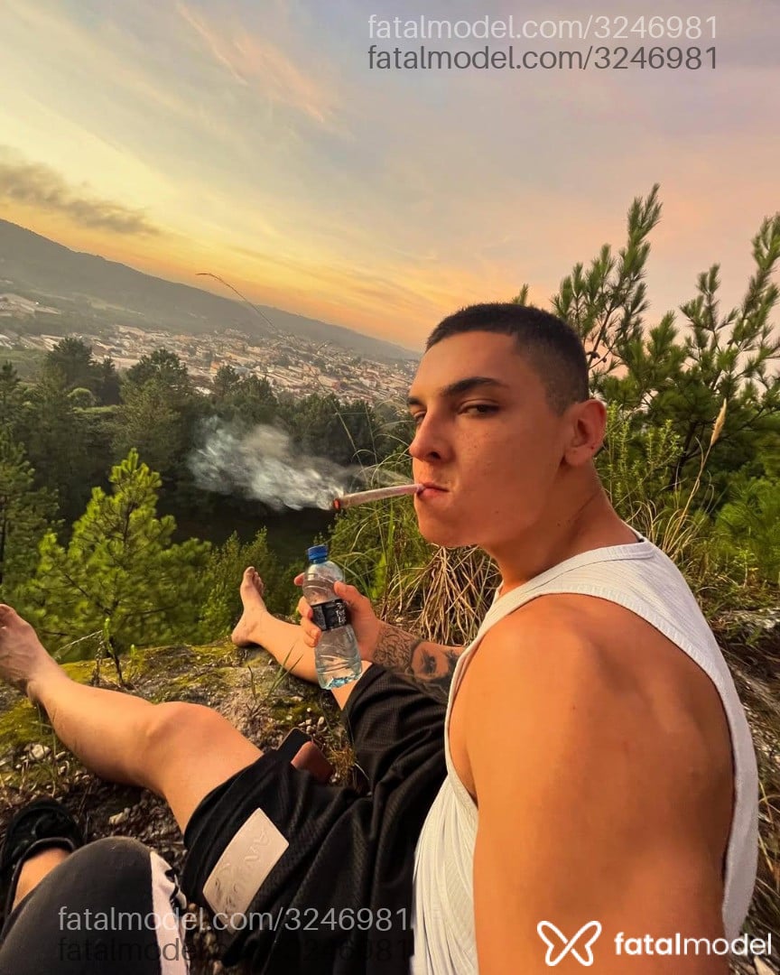 Acompanhante homem com cabelo castanho de olhos castanhos - Felipe Acompanhante homem com cabelo castanho de olhos castanhos - Felipe