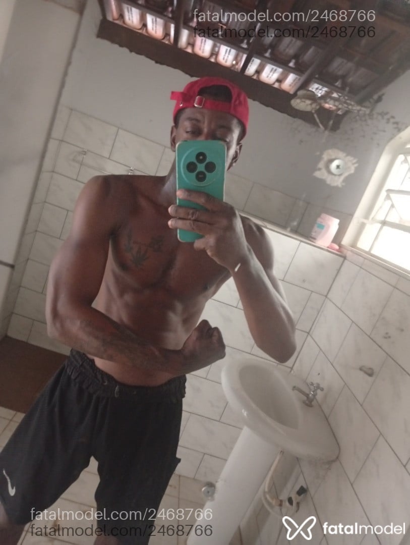 Acompanhante homem morena (o) de olhos pretos em Goianésia - Realizadodeprazer