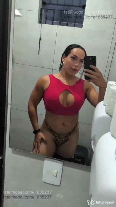 Acompanhante não-binário morena (o) de olhos pretos em Rondonópolis - Felicia Dias