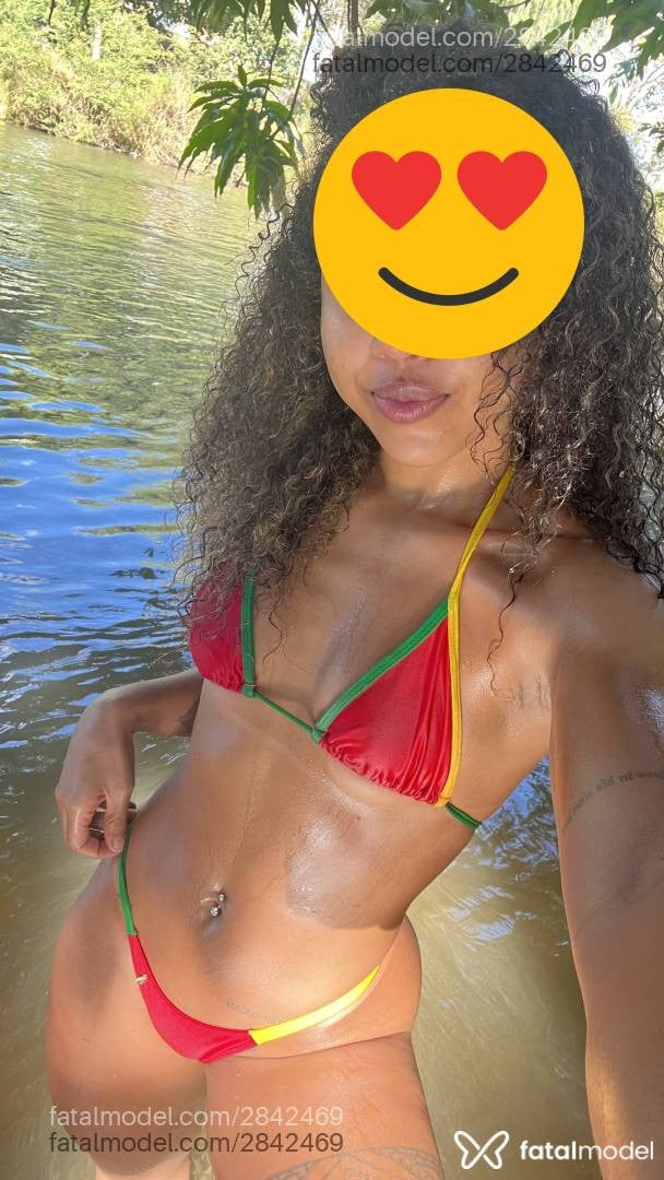 Acompanhante mulher morena (o) de olhos castanhos - Sthefani