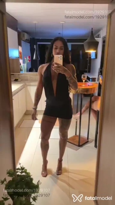 Acompanhante mulher morena (o) de olhos castanhos - Viick Araujo Acompanhante mulher morena (o) de olhos castanhos - Viick Araujo