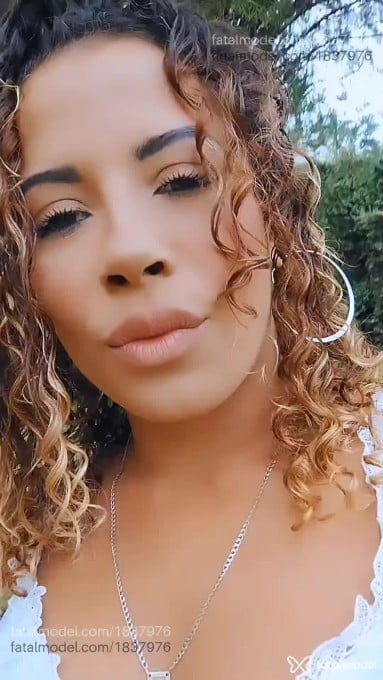 Acompanhante mulher com cabelo colorido de olhos castanhos em Imbituba Acompanhante mulher com cabelo colorido de olhos castanhos em Imbituba - Rubi Prado