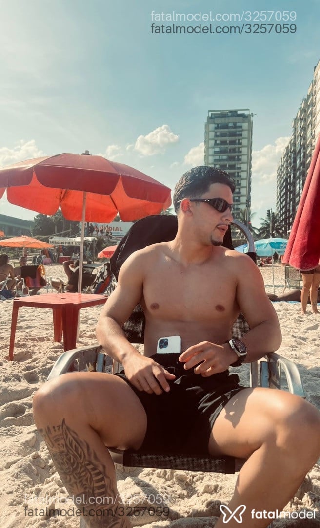 Acompanhante homem morena (o) de olhos castanhos em Rio de Janeiro - Heitor