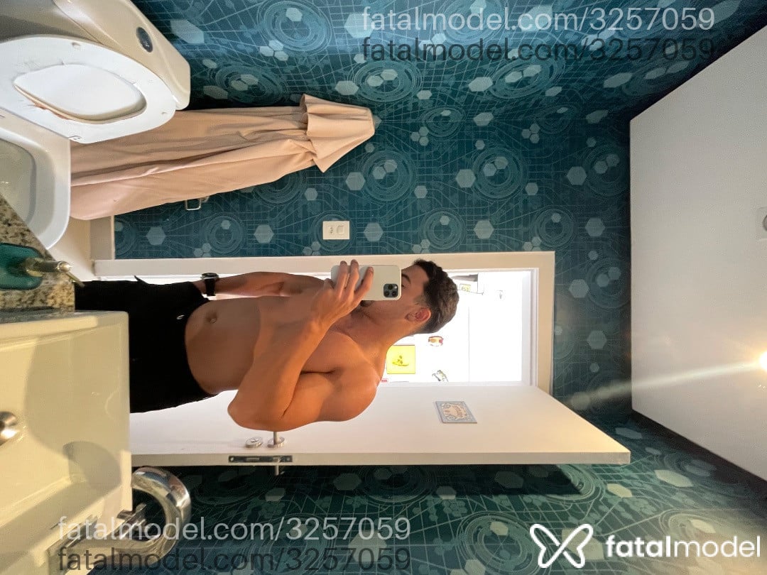 Acompanhante homem morena (o) de olhos castanhos em Rio de Janeiro - Heitor