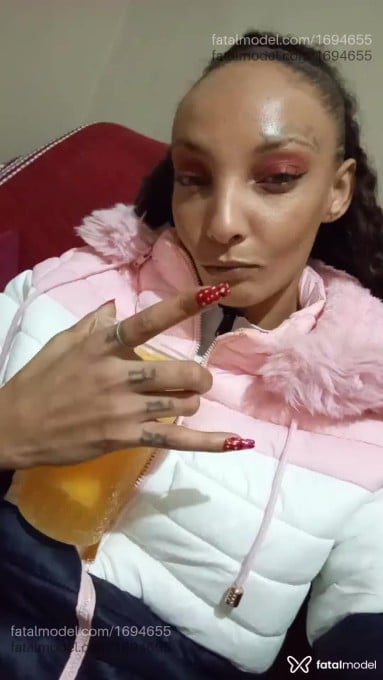Acompanhante mulher com cabelo castanho de olhos verdes em Sarandi - Clari