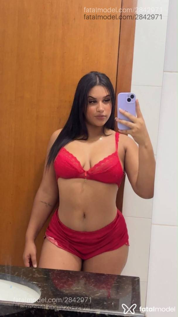 Acompanhante mulher morena (o) de olhos pretos - Zaya Leal