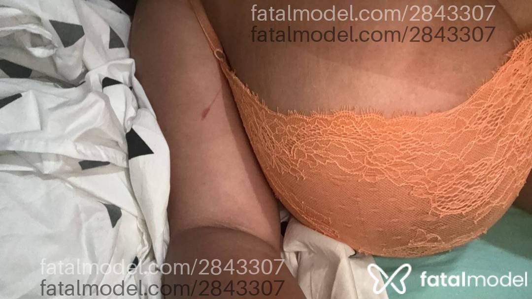 Acompanhante mulher morena (o) de olhos castanhos - Paloma Klein Acompanhante mulher morena (o) de olhos castanhos - Paloma Klein