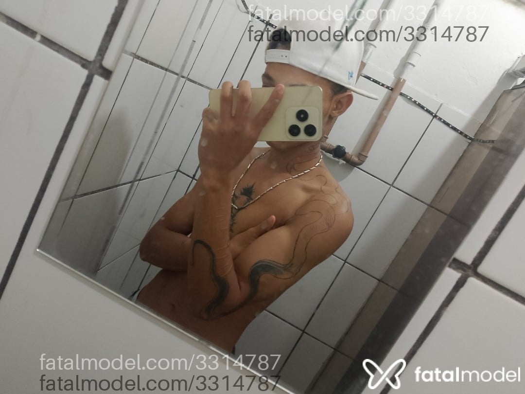Acompanhante homem com cabelo castanho de olhos castanhos - Mucilon Acompanhante homem com cabelo castanho de olhos castanhos - Mucilon