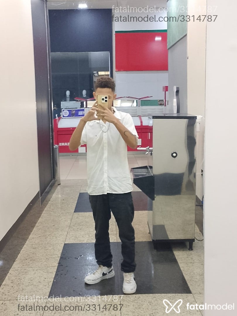 Acompanhante homem com cabelo castanho de olhos castanhos - Mucilon Acompanhante homem com cabelo castanho de olhos castanhos - Mucilon