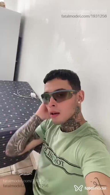 Acompanhante não-binário com cabelo castanho de olhos pretos em Poços de Caldas - Pedro
