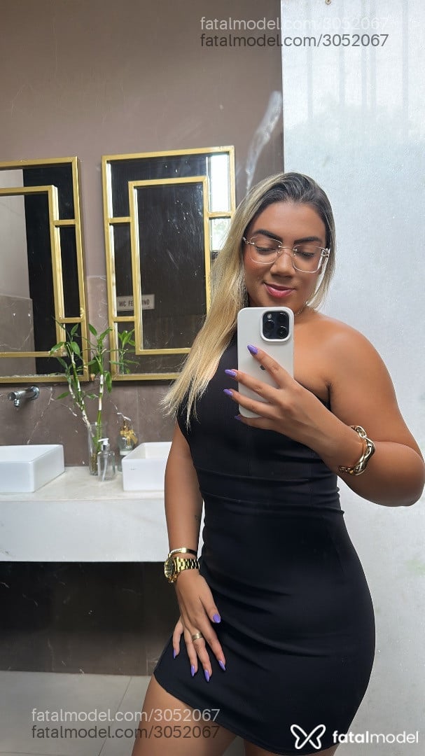 Acompanhante mulher loira (o) de olhos castanhos - Alicia Andrade Acompanhante mulher loira (o) de olhos castanhos - Alicia Andrade