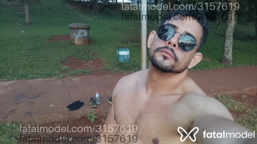 Acompanhante homem com cabelo castanho de olhos verdes - Drake Acompanhante homem com cabelo castanho de olhos verdes - Drake