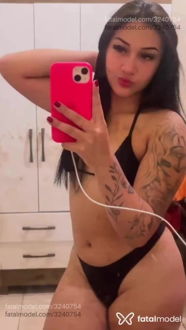 Acompanhante mulher morena (o) de olhos castanhos - Diamantinho
