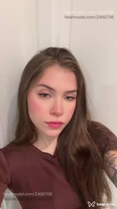Acompanhante mulher com cabelo castanho de olhos castanhos - Angel Acompanhante mulher com cabelo castanho de olhos castanhos - Angel