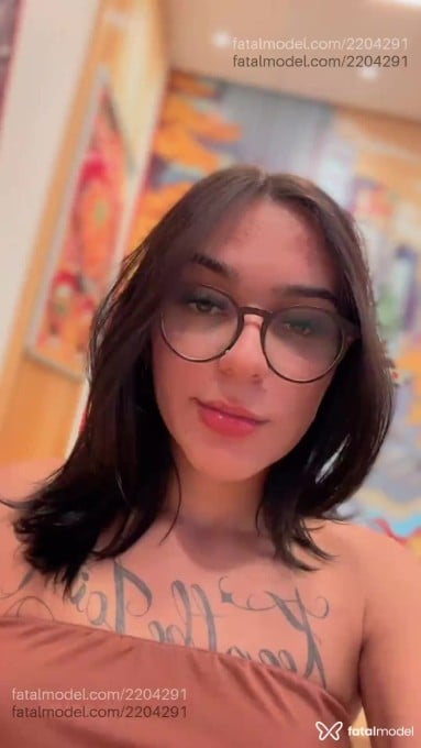 Acompanhante mulher trans morena (o) de olhos castanhos em Sumaré - Brenda