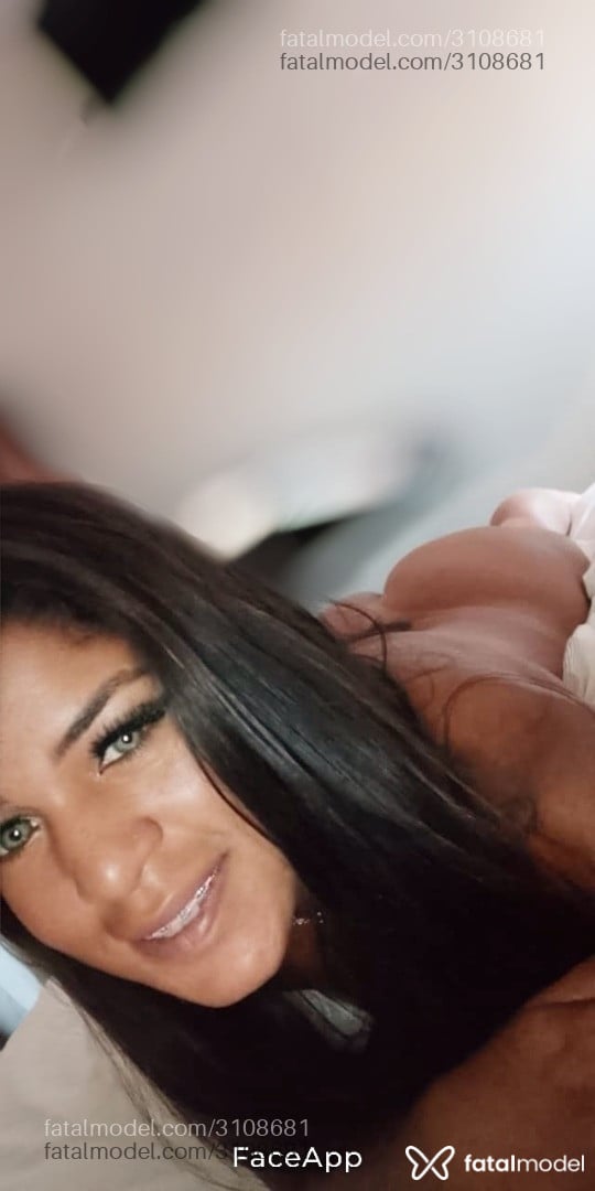 Acompanhante mulher morena (o) de olhos pretos em Goiânia - Brenda Cristina
