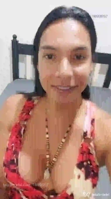 Acompanhante mulher trans com cabelo castanho de olhos castanhos em Ribeirão Preto - Valéria