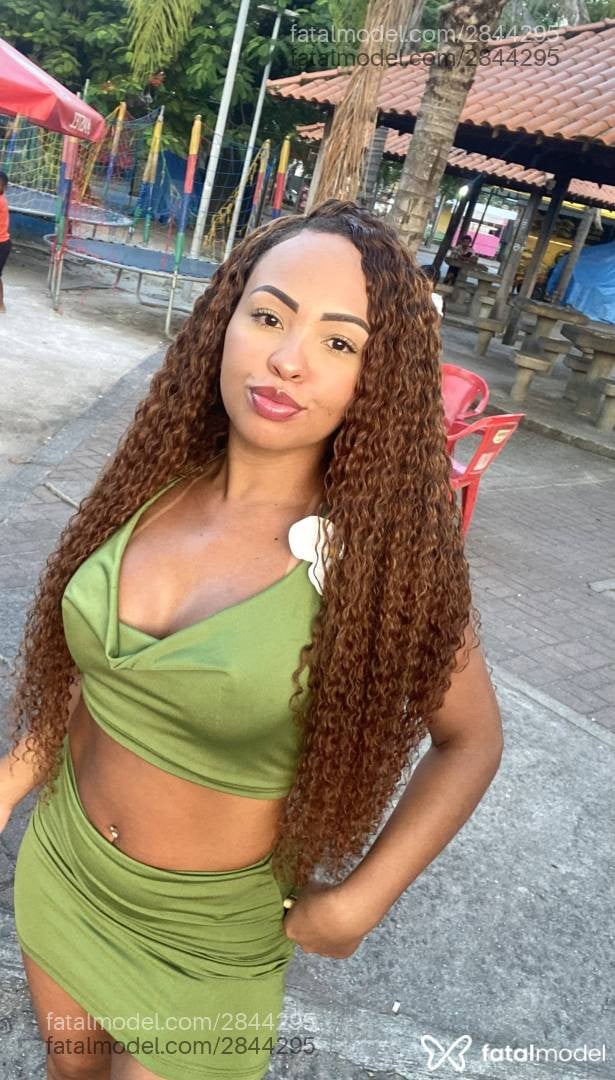 Acompanhante mulher morena (o) de olhos pretos - Laís Aguiar