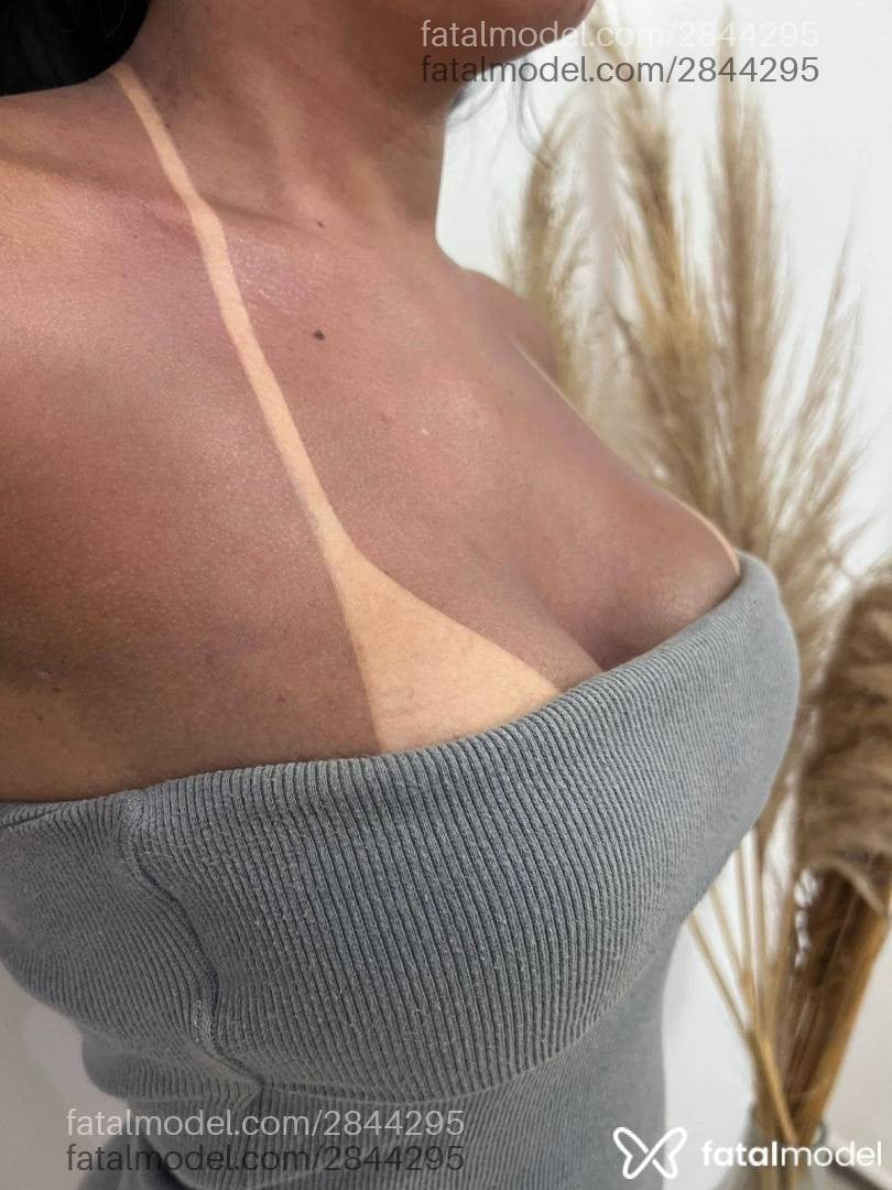 Acompanhante mulher morena (o) de olhos pretos - Laís Aguiar