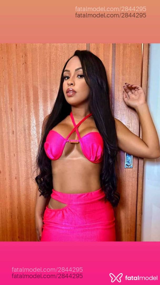 Acompanhante mulher morena (o) de olhos pretos - Laís Aguiar