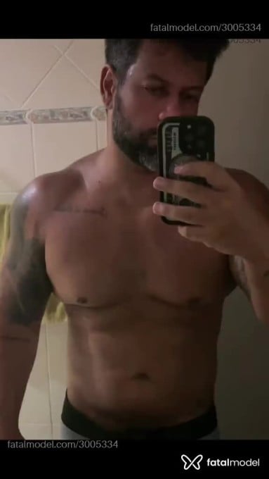 Acompanhante homem com cabelo castanho de olhos castanhos em Rio de Janeiro - Thiago Kaled