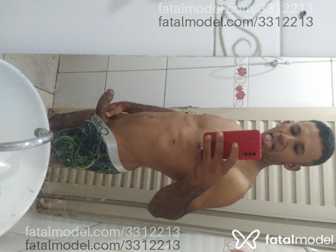 Acompanhante homem morena (o) de olhos pretos em Senador Canedo - Rodrigues