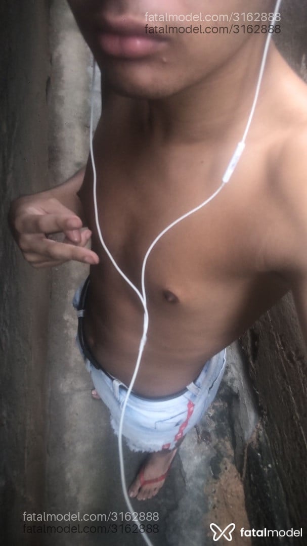 Acompanhante homem com cabelo castanho de olhos castanhos em Duque de Caxias - Kauan