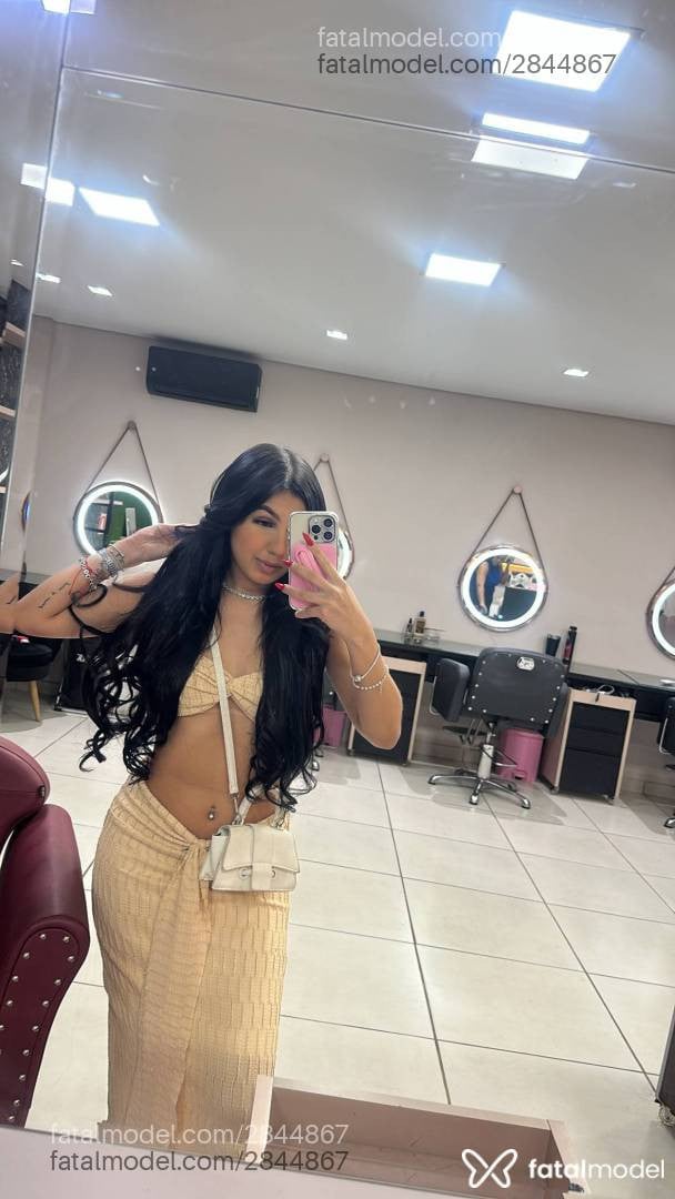 Acompanhante mulher morena (o) de olhos castanhos em Uberlândia Acompanhante mulher morena (o) de olhos castanhos em Uberlândia - Lhara