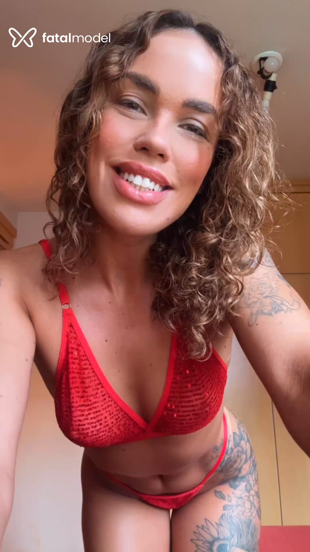 Acompanhante mulher loira (o) de olhos verdes - Sol Liara