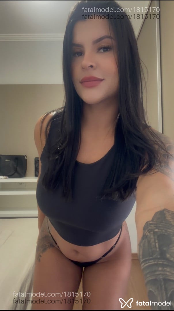 Acompanhante mulher com cabelo castanho de olhos castanhos - Maya