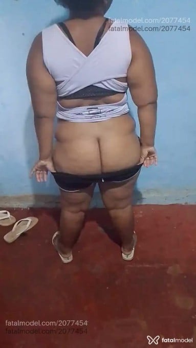 Acompanhante mulher morena (o) de olhos pretos em Virtual Acompanhante mulher morena (o) de olhos pretos em Virtual - Bibimetedora