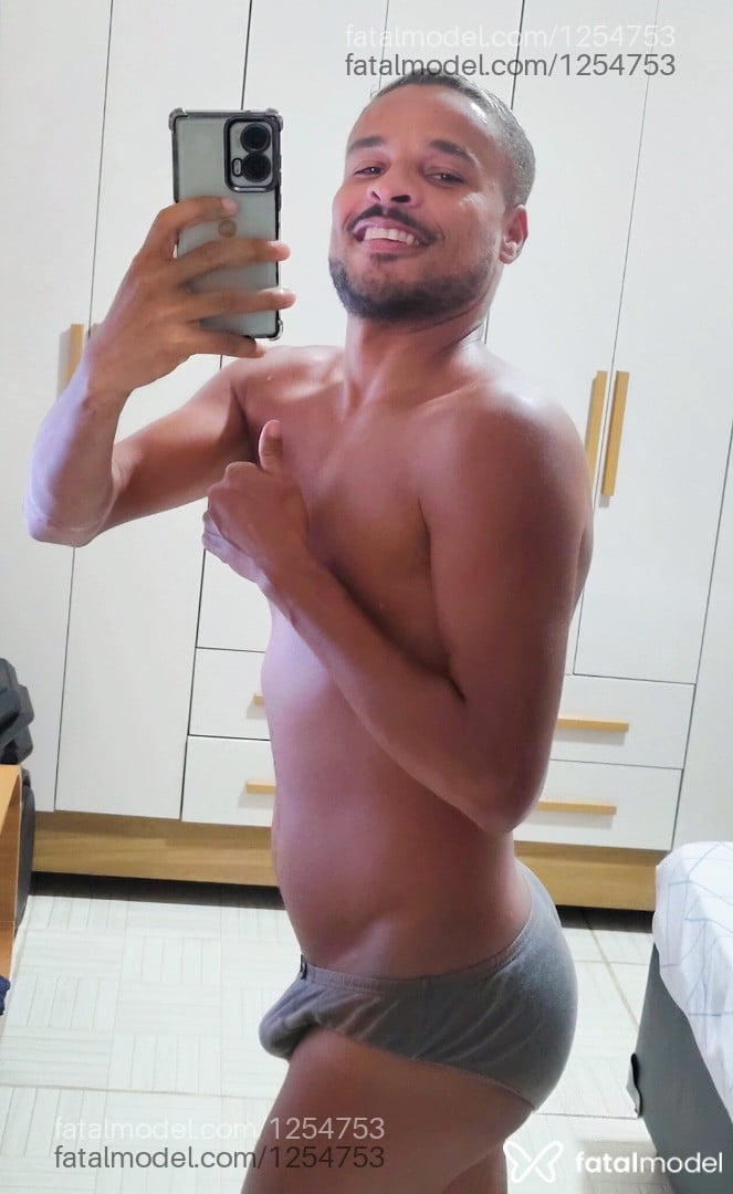Acompanhante homem com cabelo castanho de olhos castanhos em Rio das Ostras Acompanhante homem com cabelo castanho de olhos castanhos em Rio das Ostras - Howts
