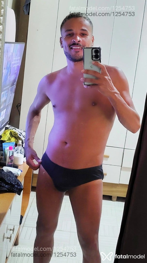 Acompanhante homem com cabelo castanho de olhos castanhos em Rio das Ostras Acompanhante homem com cabelo castanho de olhos castanhos em Rio das Ostras - Howts