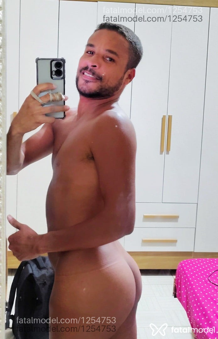 Acompanhante homem com cabelo castanho de olhos castanhos em Rio das Ostras Acompanhante homem com cabelo castanho de olhos castanhos em Rio das Ostras - Howts