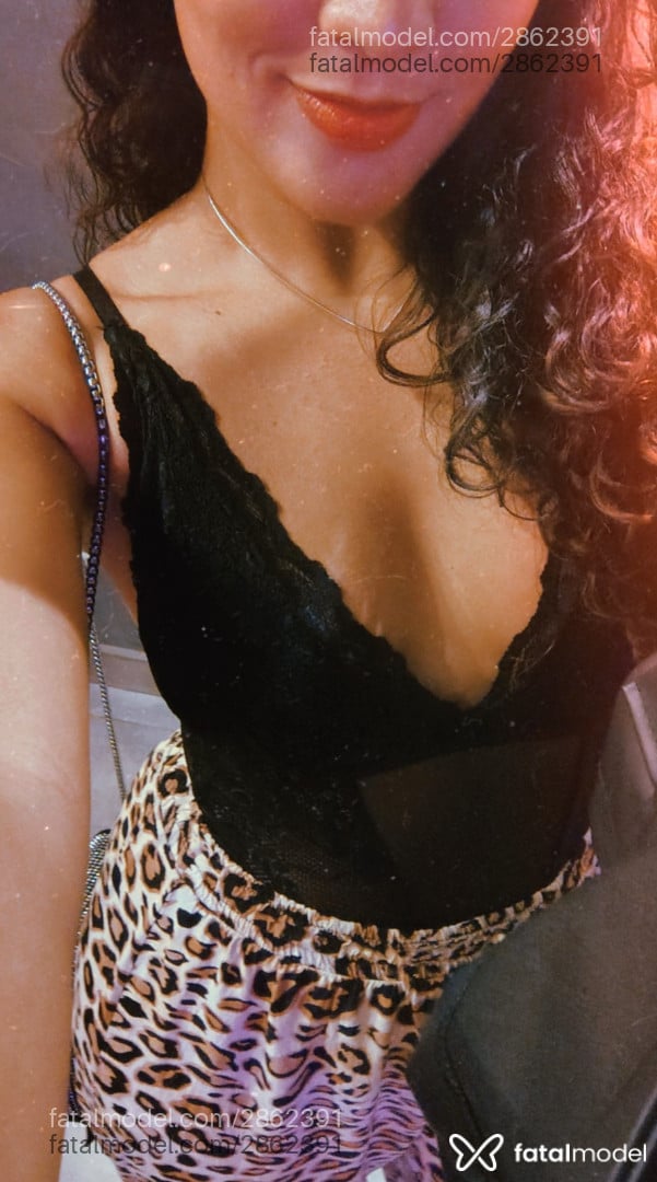 Acompanhante mulher morena (o) de olhos castanhos em São Paulo Acompanhante mulher morena (o) de olhos castanhos em São Paulo - Helena Mello