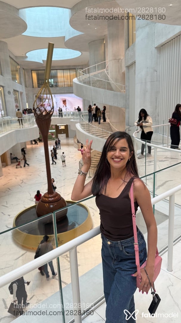 Acompanhante mulher com cabelo colorido de olhos mel em Belo Horizonte - Stella Lins