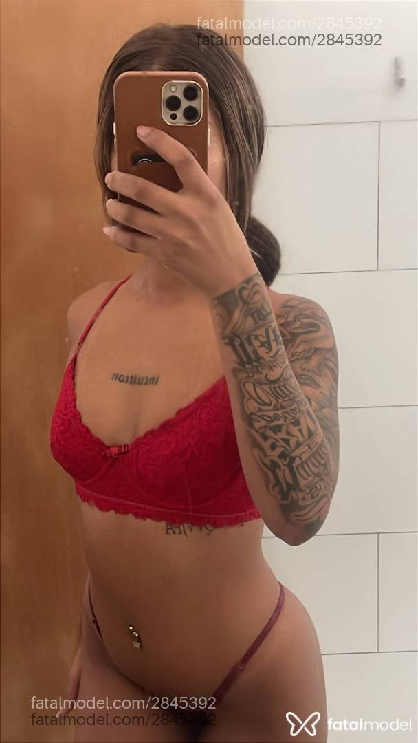 Acompanhante mulher morena (o) de olhos pretos - Majuh Fontinnele
