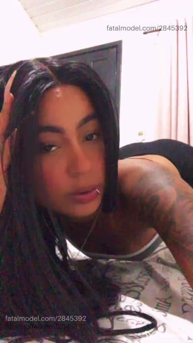 Acompanhante mulher morena (o) de olhos pretos em Passos - Majuh Fontinnele