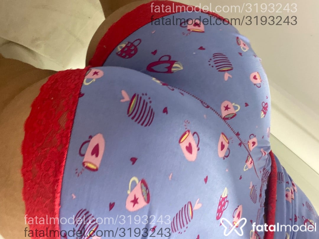 Acompanhante mulher com cabelo castanho de olhos castanhos - Quelinha Acompanhante mulher com cabelo castanho de olhos castanhos - Quelinha