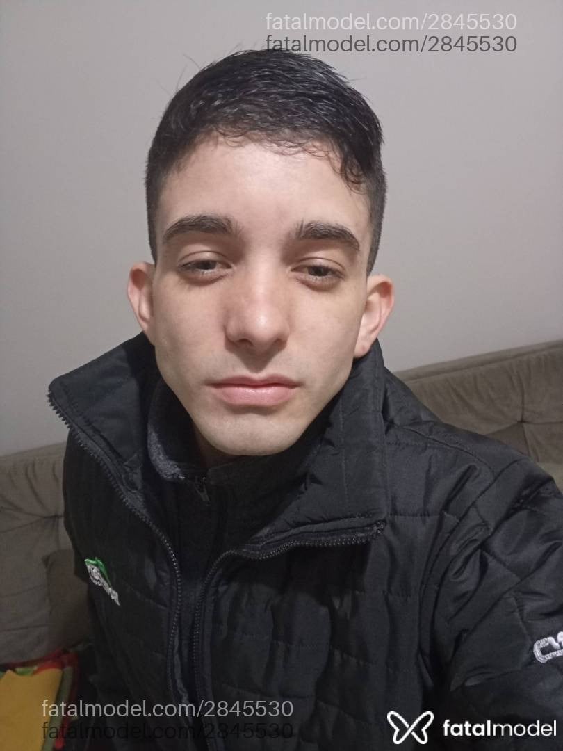 Acompanhante homem com cabelo castanho de olhos castanhos em Santa Maria - Lucas