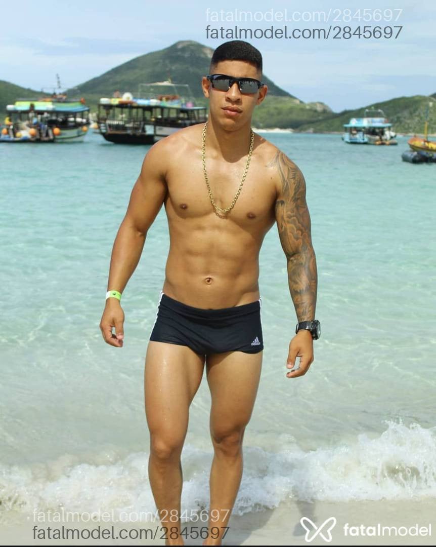Acompanhante homem com cabelo castanho de olhos castanhos em Rio de Janeiro - Victor