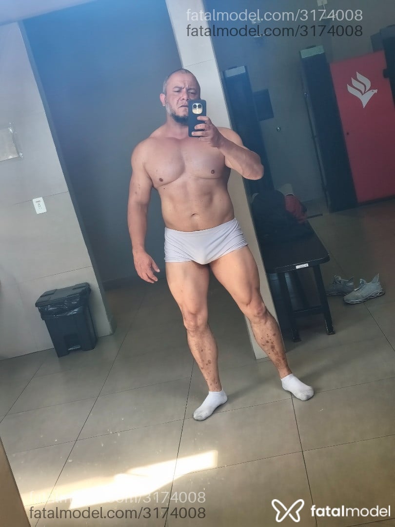 Acompanhante homem sem cabelo de olhos castanhos em São Paulo - Bruno
