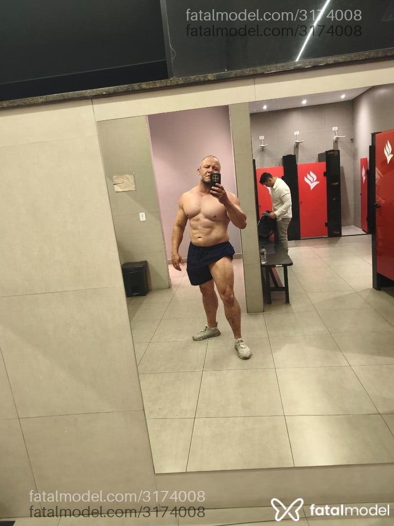 Acompanhante homem sem cabelo de olhos castanhos em São Paulo - Bruno