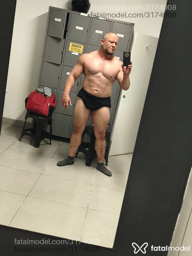 Acompanhante homem sem cabelo de olhos castanhos em São Paulo - Bruno