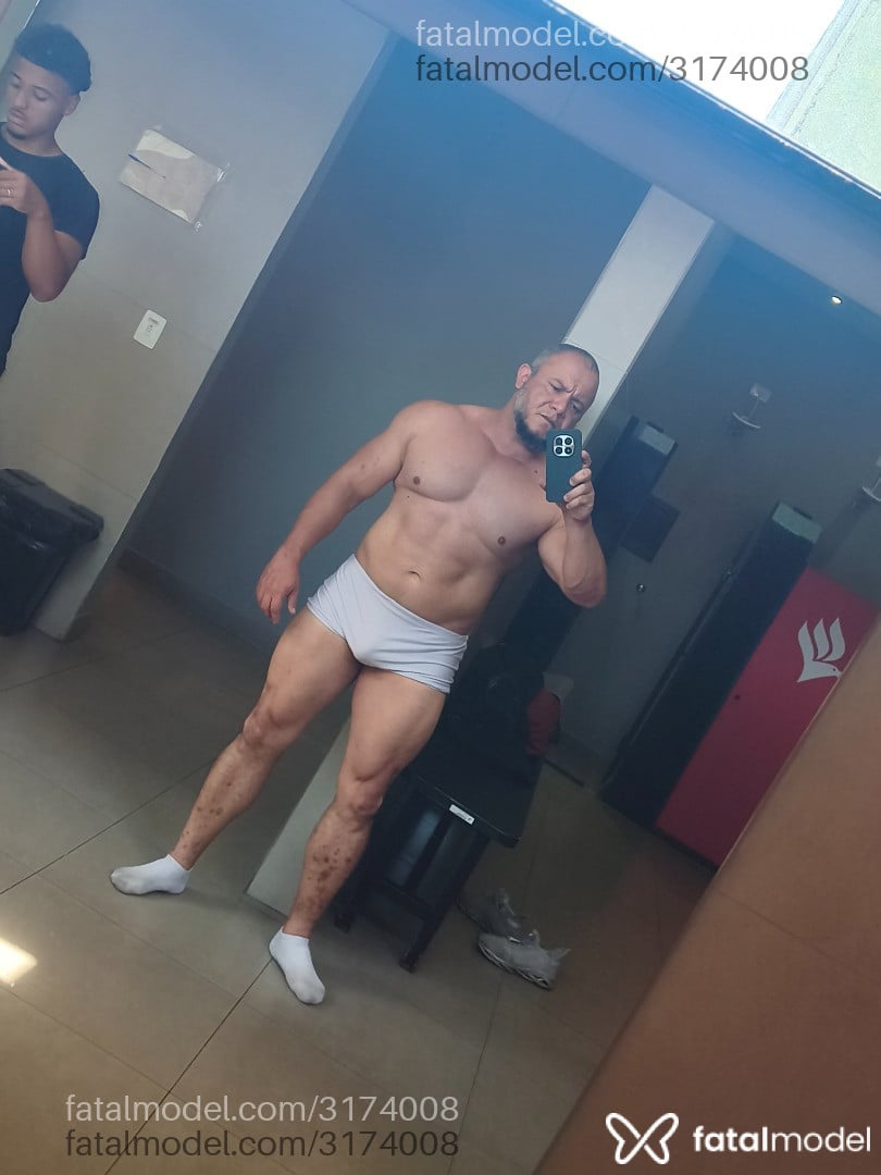 Acompanhante homem sem cabelo de olhos castanhos em São Paulo - Bruno