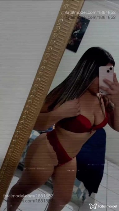 Acompanhante mulher loira (o) de olhos castanhos - Laís