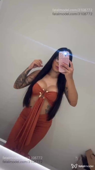 Acompanhante mulher com cabelo castanho de olhos castanhos em Maringá - Débora