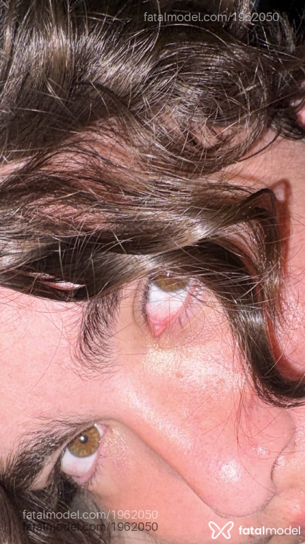 Acompanhante homem com cabelo castanho de olhos mel em Colombo Acompanhante homem com cabelo castanho de olhos mel em Colombo - Gabriel Lima