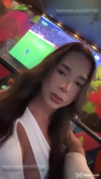 Acompanhante mulher trans com cabelo castanho de olhos castanhos em Virtual - Valentina Cruz