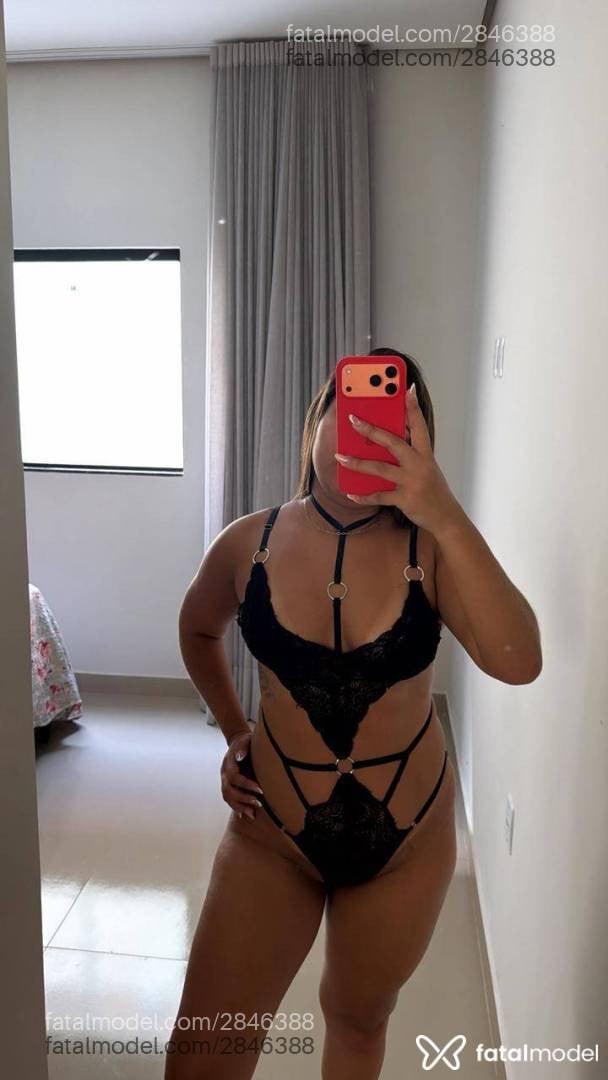 Acompanhante mulher com cabelo castanho de olhos mel - Mary Santos